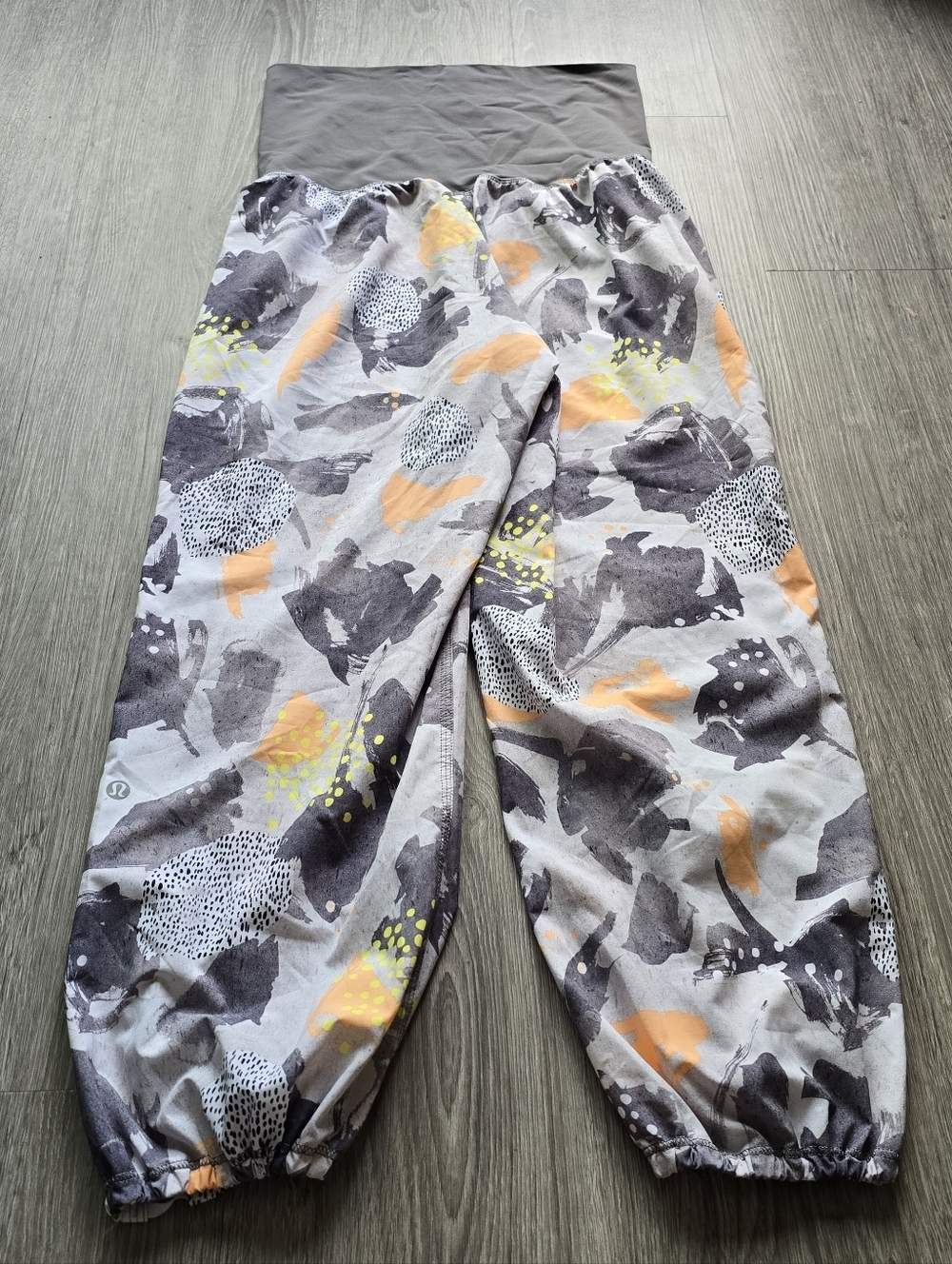 Lululemon 2015 High Rise HR Om PantMini Art Pop White Multi / Slate - Picture 6 of 16